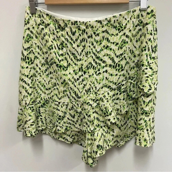 Bar III ruffled side-zip skort with front ruffle cover and 3” inseam size 12 - Picture 1 of 7